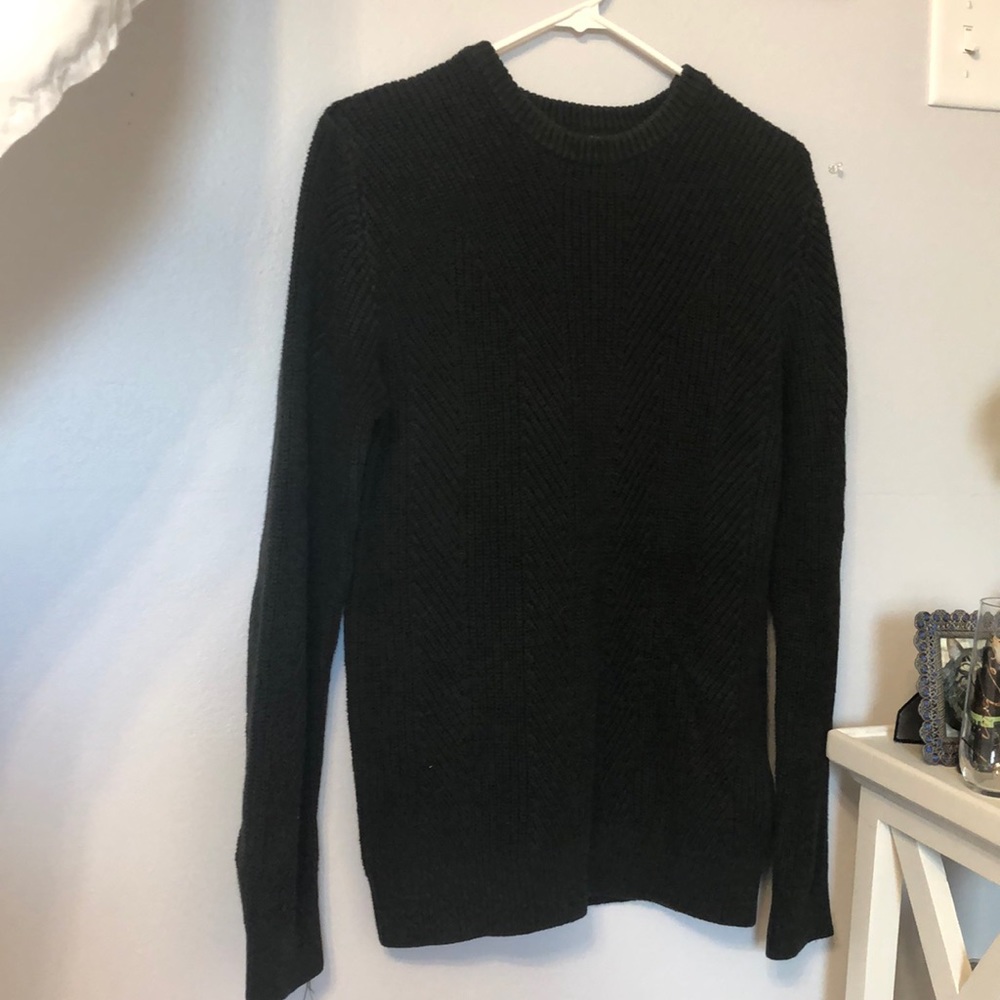 Men’s dark green sweater